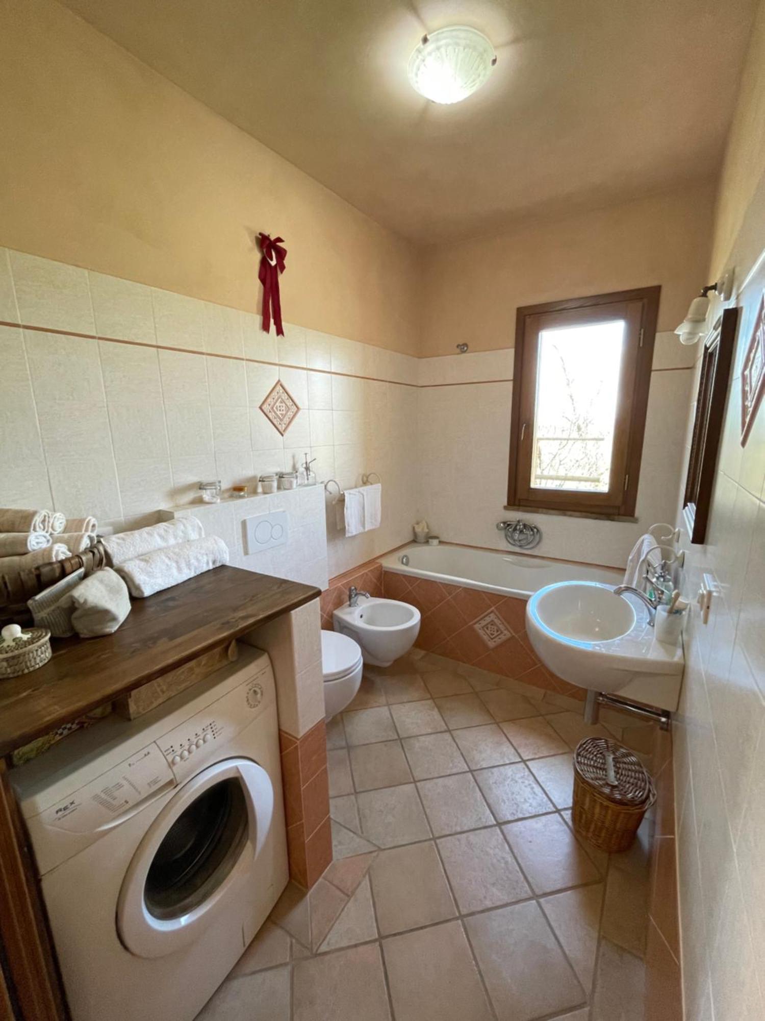 Agriturismo Podere le Tombe Affittacamere Palaia Esterno foto